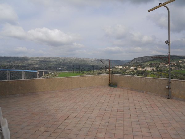 casa indipendente in vendita a Modica