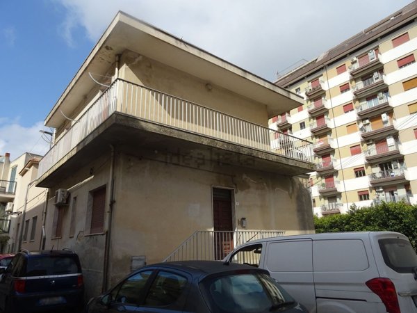 casa indipendente in vendita a Modica