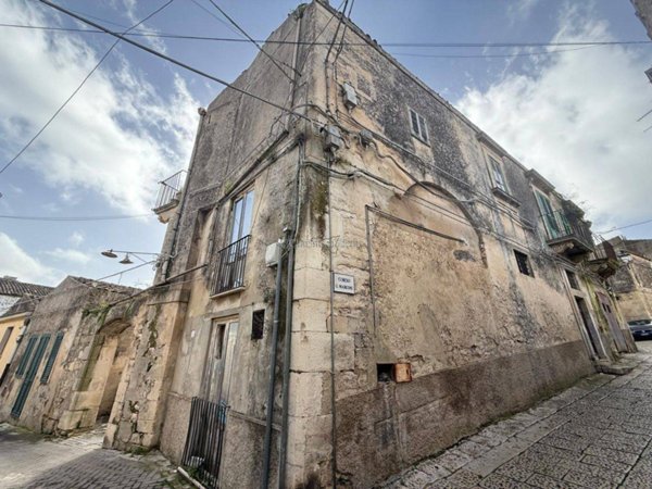 casa indipendente in vendita a Modica in zona Modica Alta