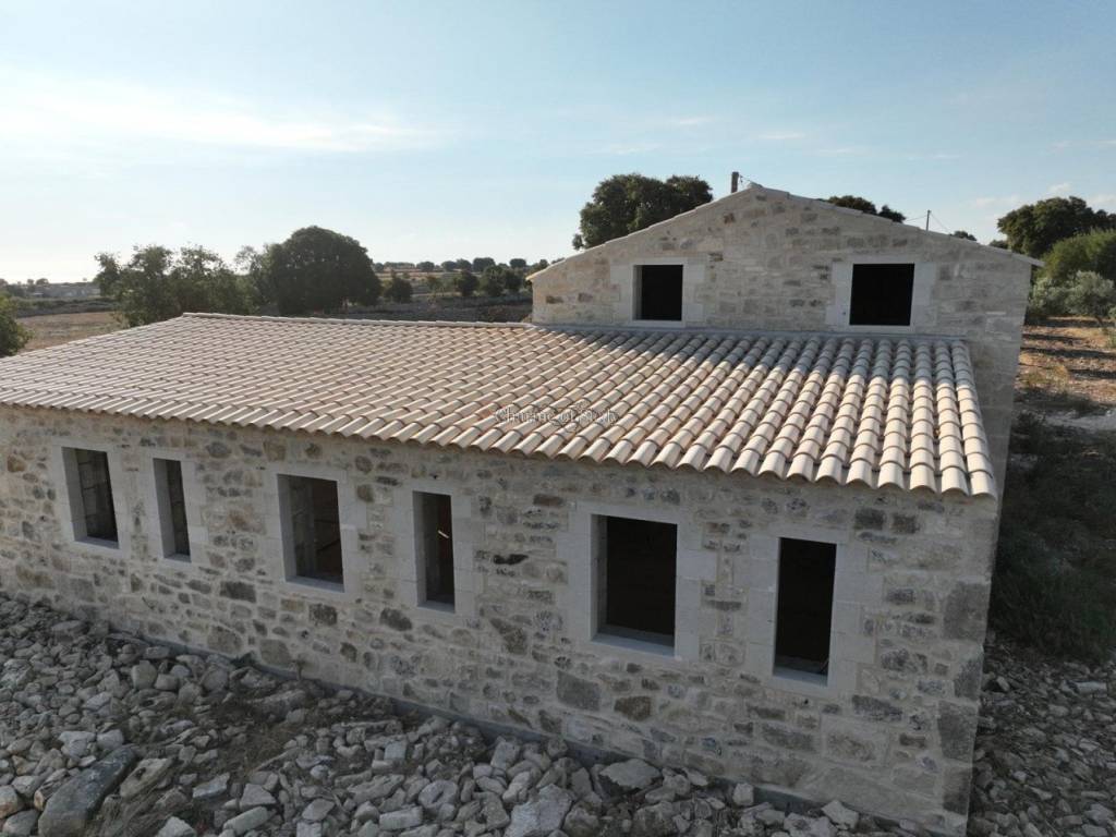 casa indipendente in vendita a Modica