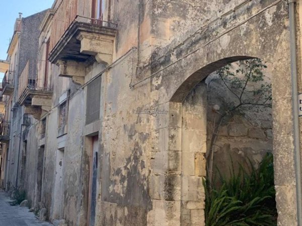 casa indipendente in vendita a Modica in zona Modica Alta