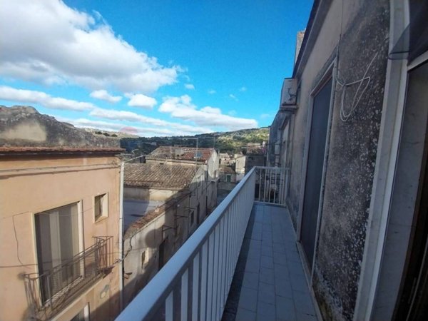 casa indipendente in vendita a Modica in zona Modica Bassa