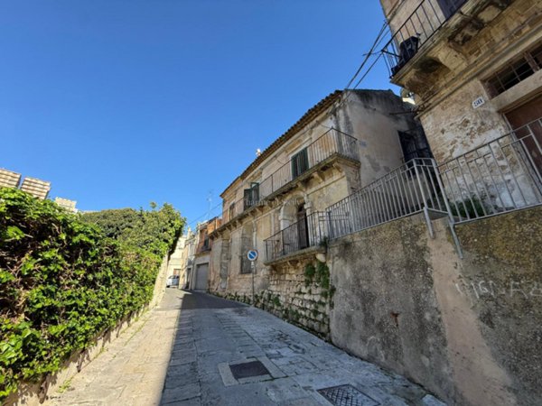 casa indipendente in vendita a Modica in zona Modica Bassa
