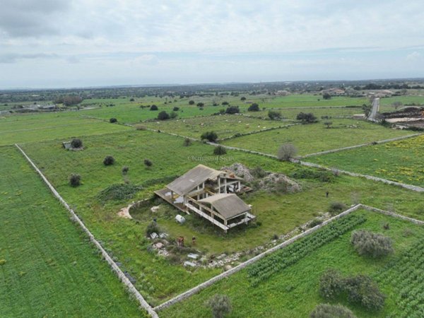 casa indipendente in vendita a Modica