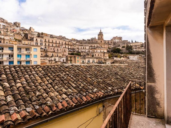 casa indipendente in vendita a Modica in zona Modica Bassa
