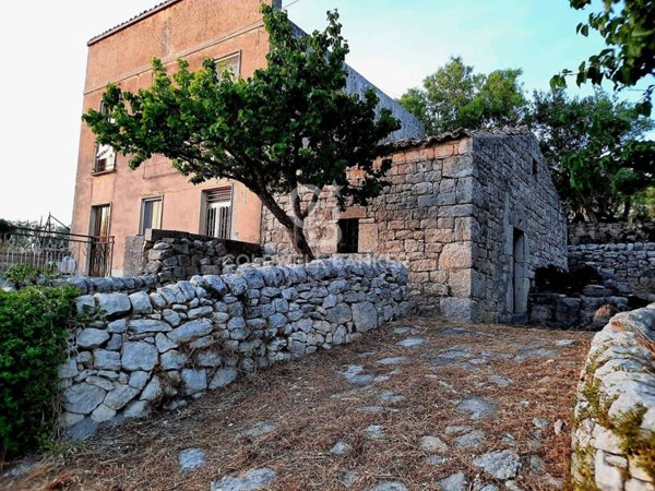 casa indipendente in vendita a Modica in zona Frigintini