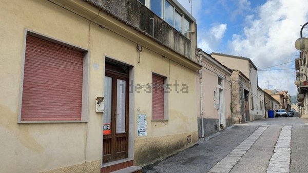 casa indipendente in vendita a Modica in zona Modica Bassa