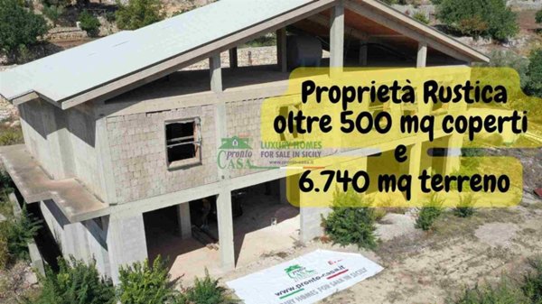 casa indipendente in vendita a Modica