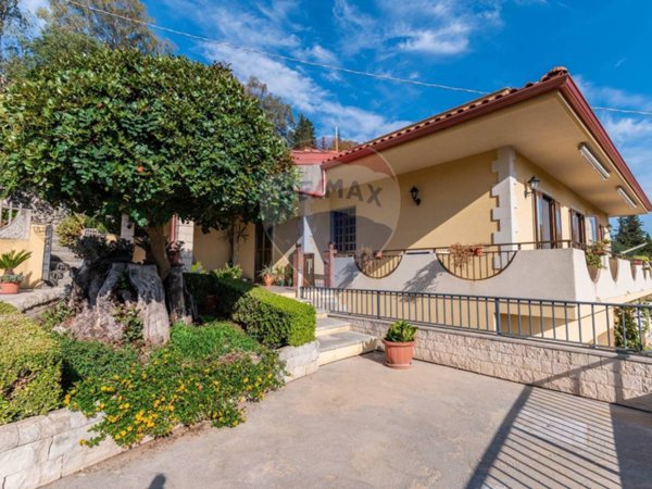 casa indipendente in vendita a Modica in zona Modica Bassa