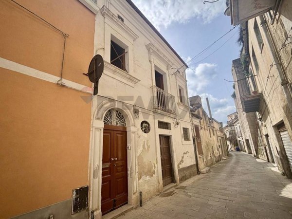 casa indipendente in vendita a Modica in zona Modica Bassa