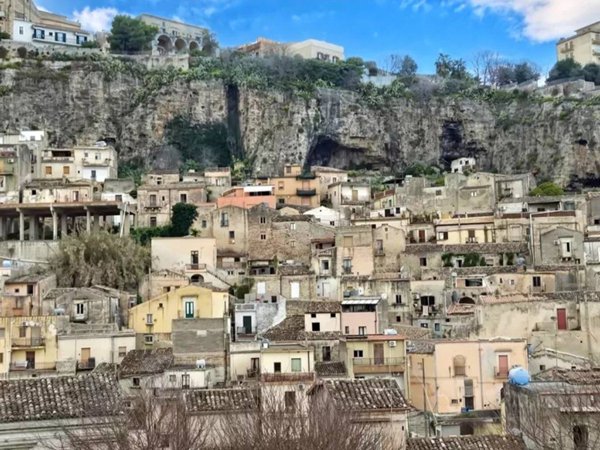 casa indipendente in vendita a Modica in zona Modica Bassa