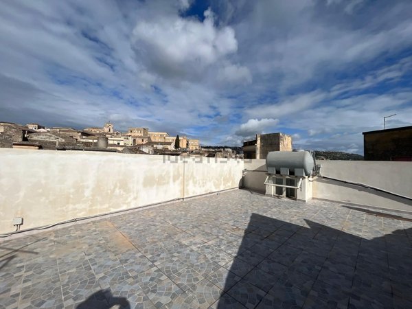 casa indipendente in vendita a Modica in zona Modica Alta