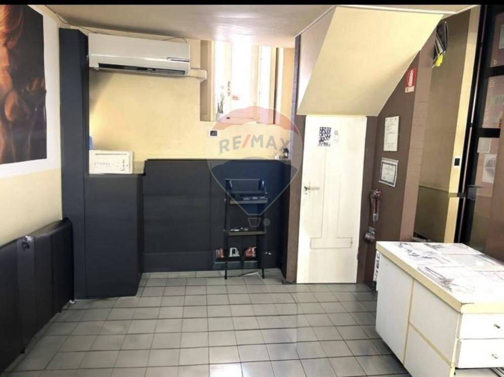 locale commerciale in vendita a Modica in zona Modica Alta