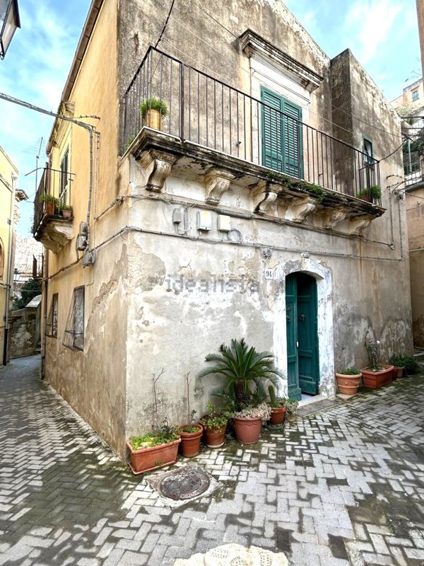 casa indipendente in vendita a Modica in zona Modica Bassa