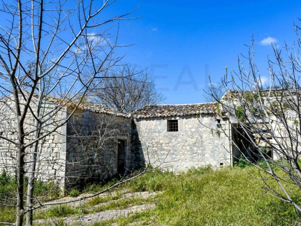 casa indipendente in vendita a Modica in zona Frigintini
