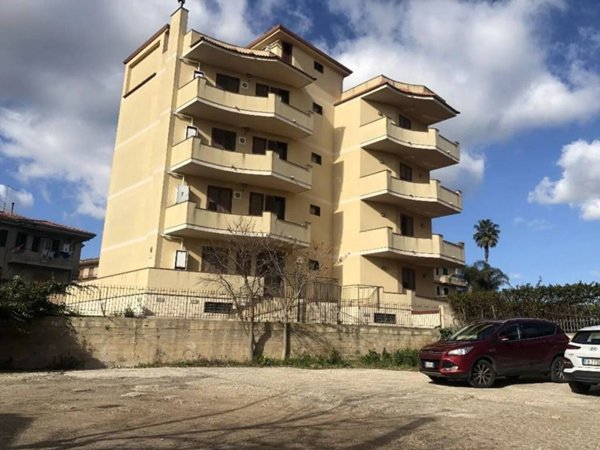 intera palazzina in vendita a Modica in zona Sacro Cuore