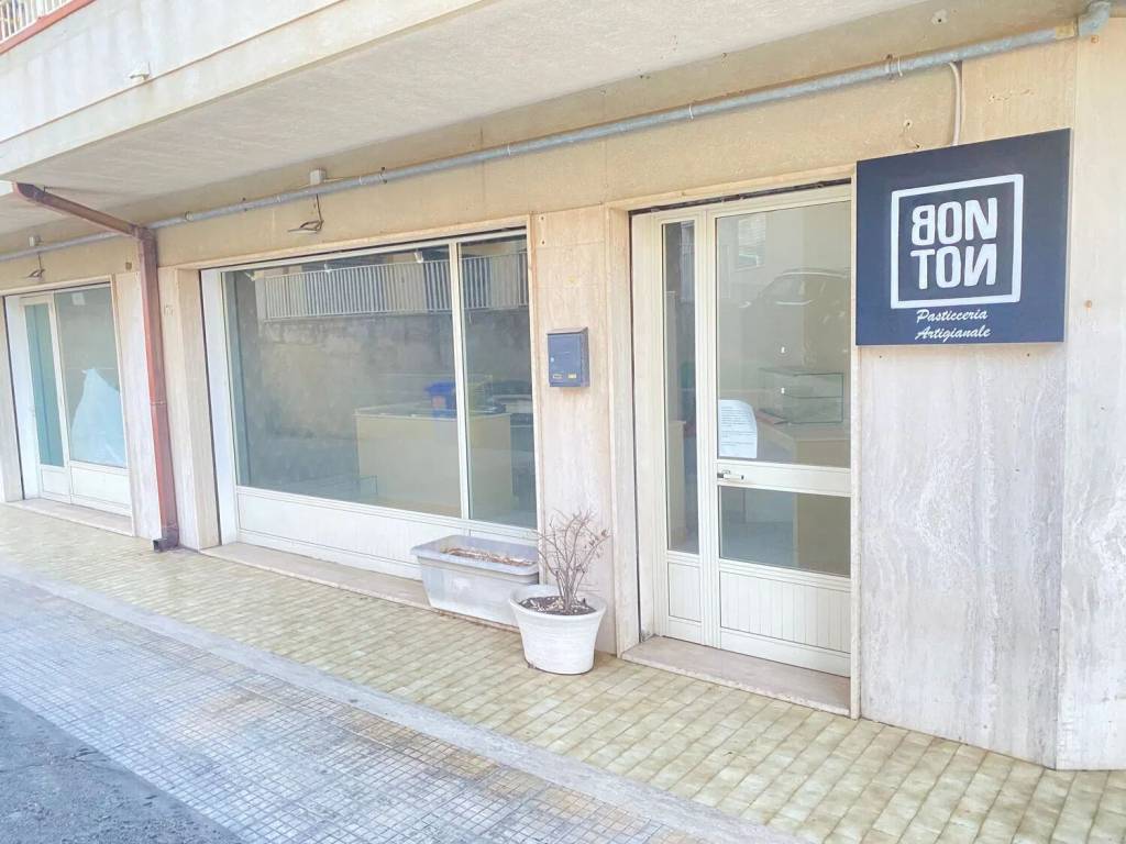 negozio in vendita a Modica in zona Sacro Cuore