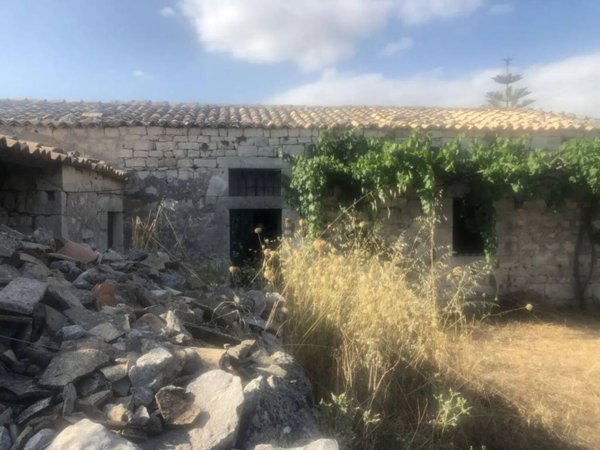 casa indipendente in vendita a Modica in zona Sacro Cuore