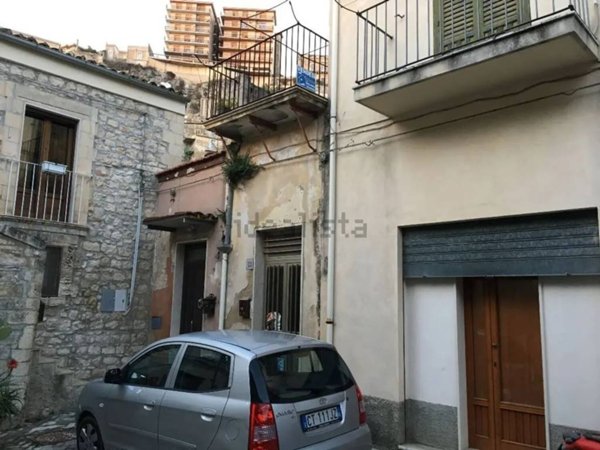 casa indipendente in vendita a Modica in zona Modica Bassa