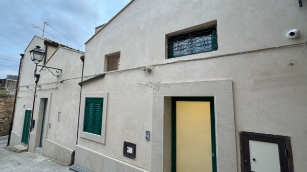 casa indipendente in vendita a Modica in zona Modica Alta