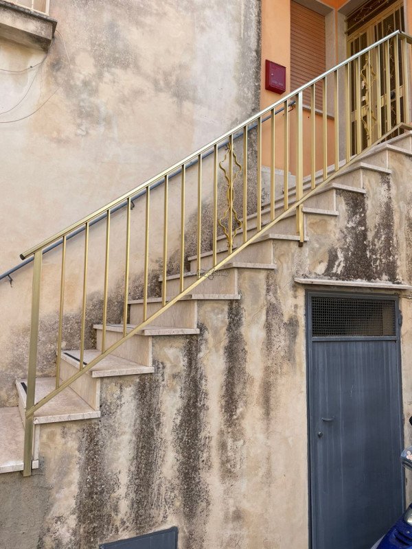 casa indipendente in vendita a Modica in zona Modica Bassa