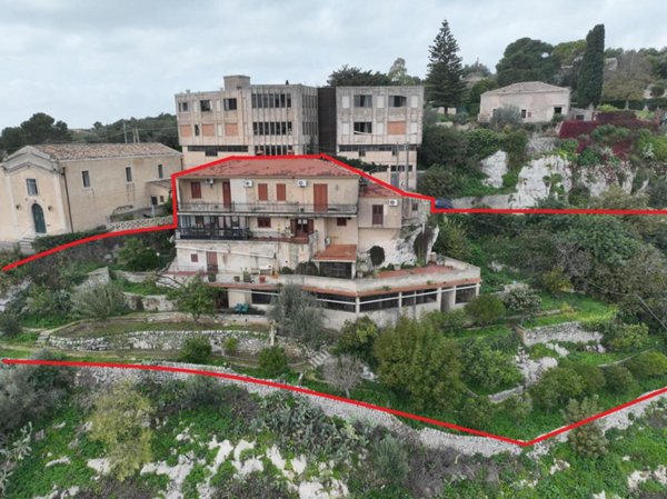 casa indipendente in vendita a Modica in zona Modica Bassa