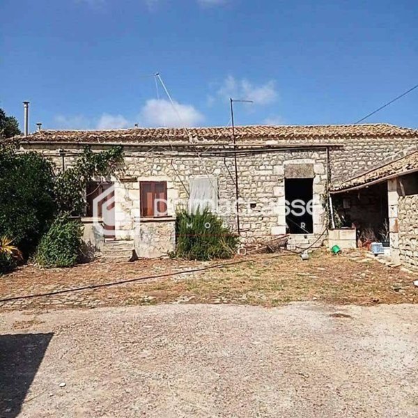 casa indipendente in vendita a Modica
