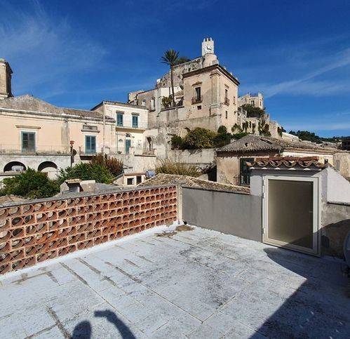 casa indipendente in vendita a Modica in zona Modica Alta