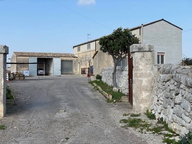 casa indipendente in vendita a Modica