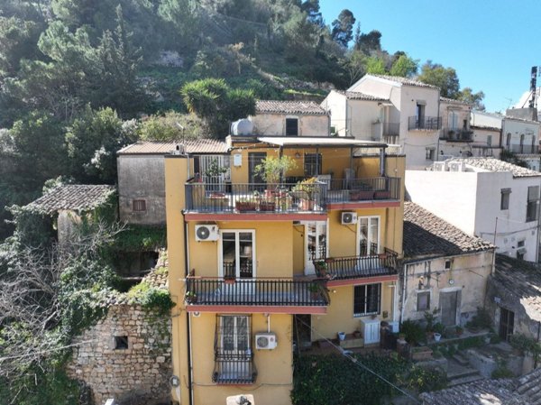 casa indipendente in vendita a Modica in zona Modica Bassa