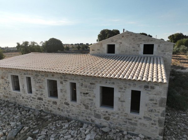 casa indipendente in vendita a Modica