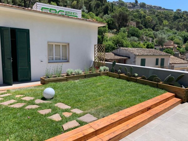 casa indipendente in vendita a Modica