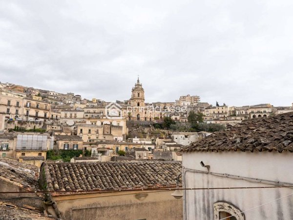 casa indipendente in vendita a Modica