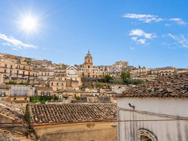 casa indipendente in vendita a Modica in zona Modica Bassa