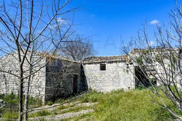 casa indipendente in vendita a Modica in zona Frigintini