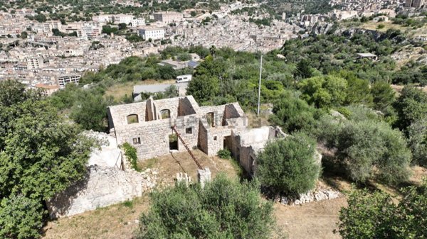 casa indipendente in vendita a Modica