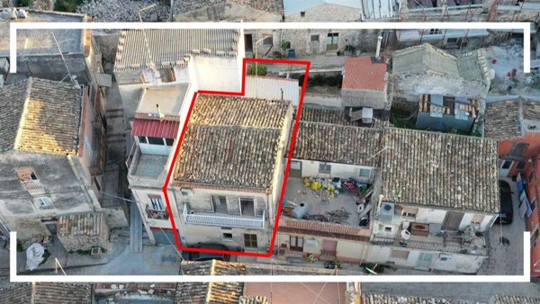 casa indipendente in vendita a Modica in zona Modica Bassa