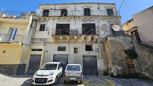 casa indipendente in vendita a Modica in zona Modica Alta