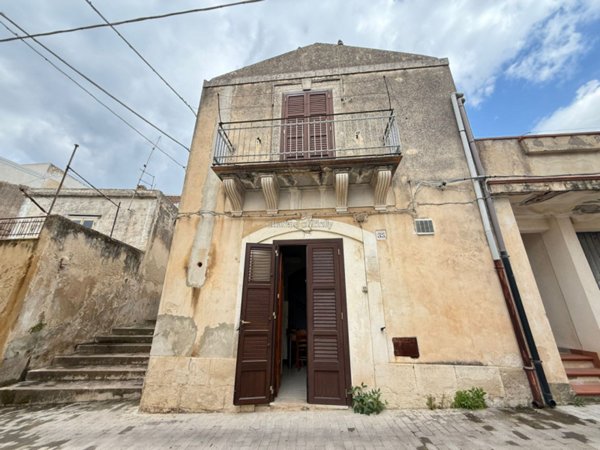 casa indipendente in vendita a Modica in zona Modica Alta