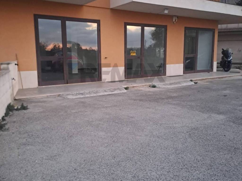 locale commerciale in vendita a Modica in zona Sacro Cuore