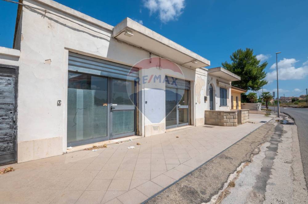 locale commerciale in vendita a Modica in zona Sacro Cuore