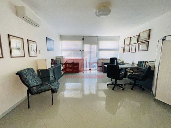 ufficio in vendita a Modica in zona Sacro Cuore