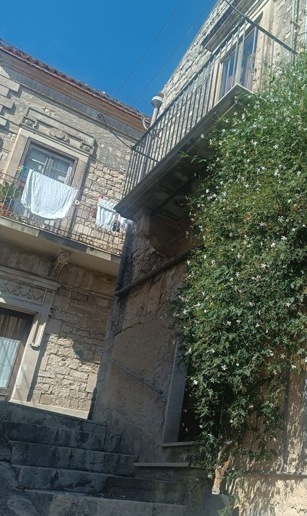 casa indipendente in vendita a Modica