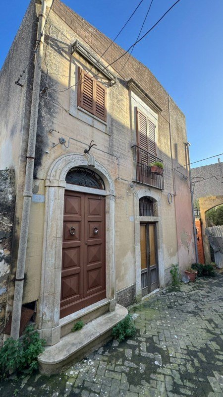 casa indipendente in vendita a Modica in zona Modica Alta