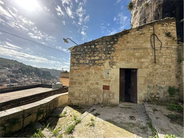 casa indipendente in vendita a Modica