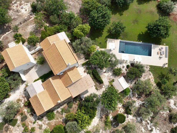 casa indipendente in vendita a Modica