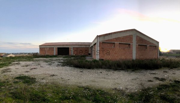 locale commerciale in vendita a Modica