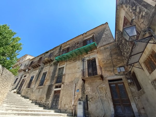 casa indipendente in vendita a Modica