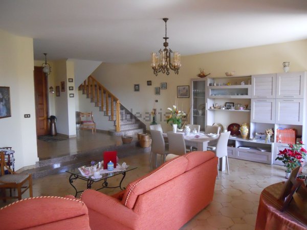 casa indipendente in vendita a Modica