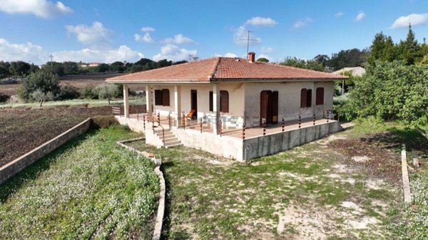casa indipendente in vendita a Modica